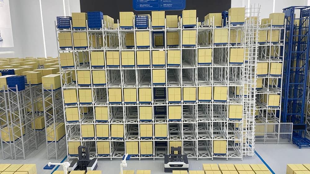 Zikoo Robotics Solution3：u Bot Omnidirectional Stacker Robot R Bot Smart Four Way Pallet Shuttle Sandbox