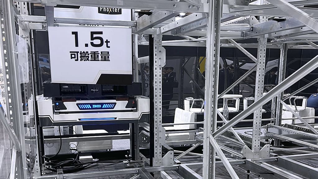 Zikoo Robotics presenting four-way shuttle and six-way shuttle for Automated Storage and Retrieval System in Automatic 3D warehouse at overseas expo