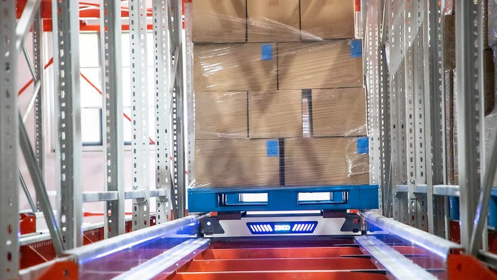 Zikoo Robotics Four-way shuttle working in dense storage with automated storage retrieval system in an automatic 3D warehouse