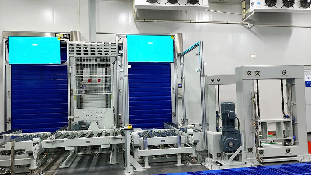 Zikoo Robotics Four-way shuttle working in dense storage with automated storage retrieval system in an automatic 3D warehouse