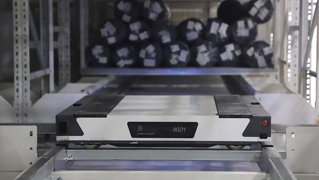 Zikoo Robotics Four-way shuttle working in dense storage with automated storage retrieval system in an automatic 3D warehouse