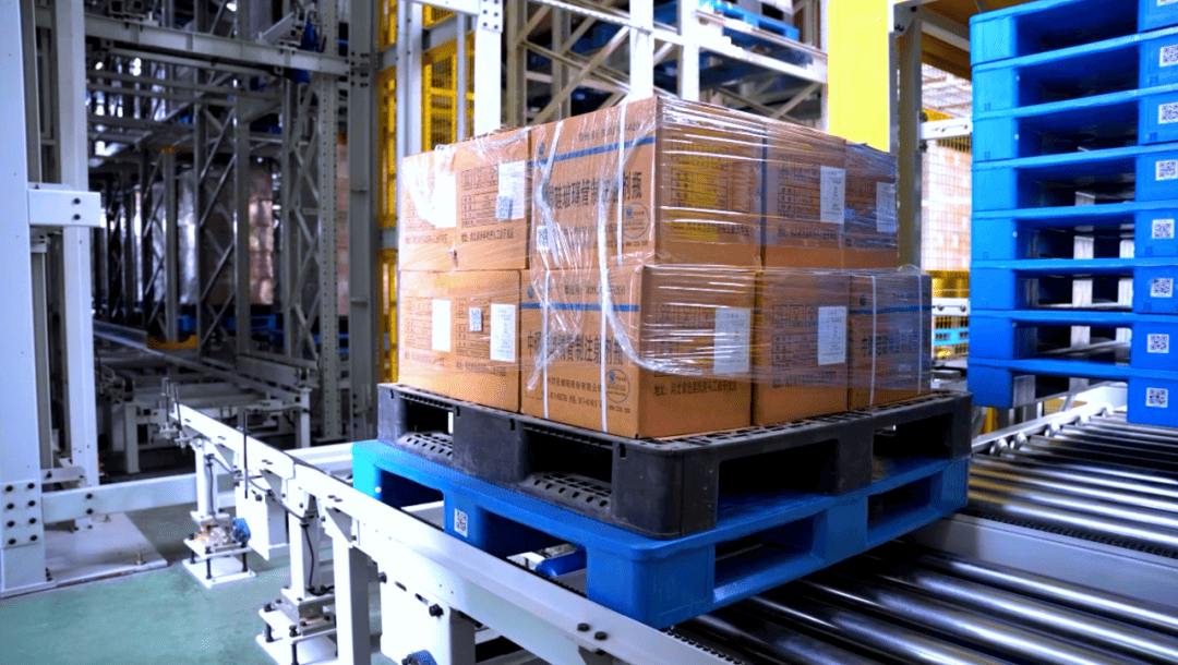 Zikoo Robotics R Bot Smart Four Way Pallet Shuttle Pharmaceutical Packaging Material Enterprise Shelf To Person2