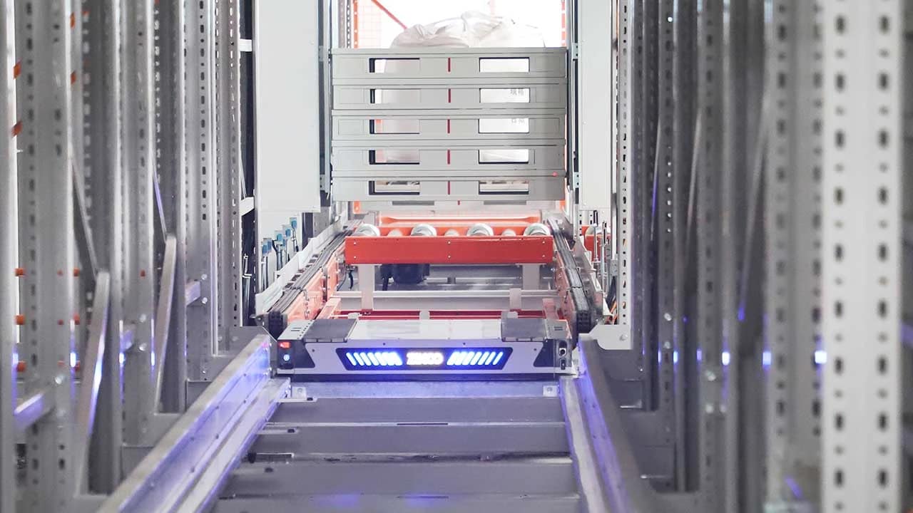 Zikoo Robotics Four-way shuttle working in dense storage with automated storage retrieval system in an automatic 3D warehouse
