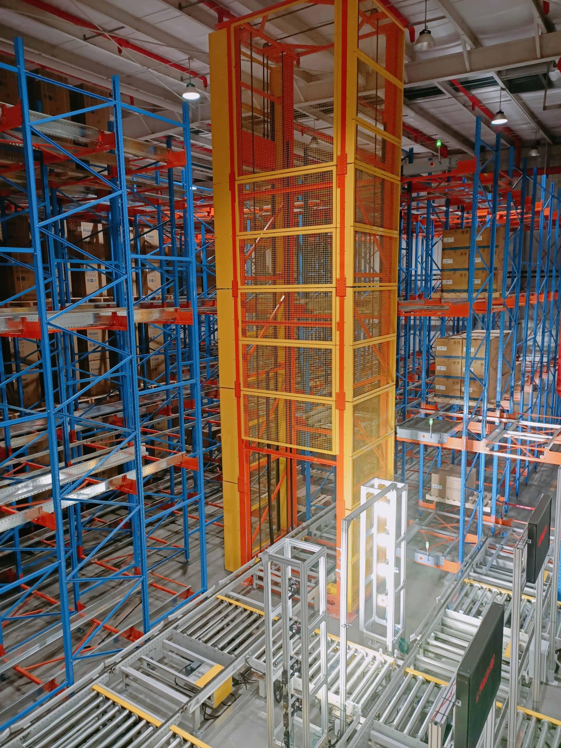 Zikoo Robotics R Bot Smart Four Way Pallet Shuttle Home Appliance Industry Shelf To Person1 Scaled