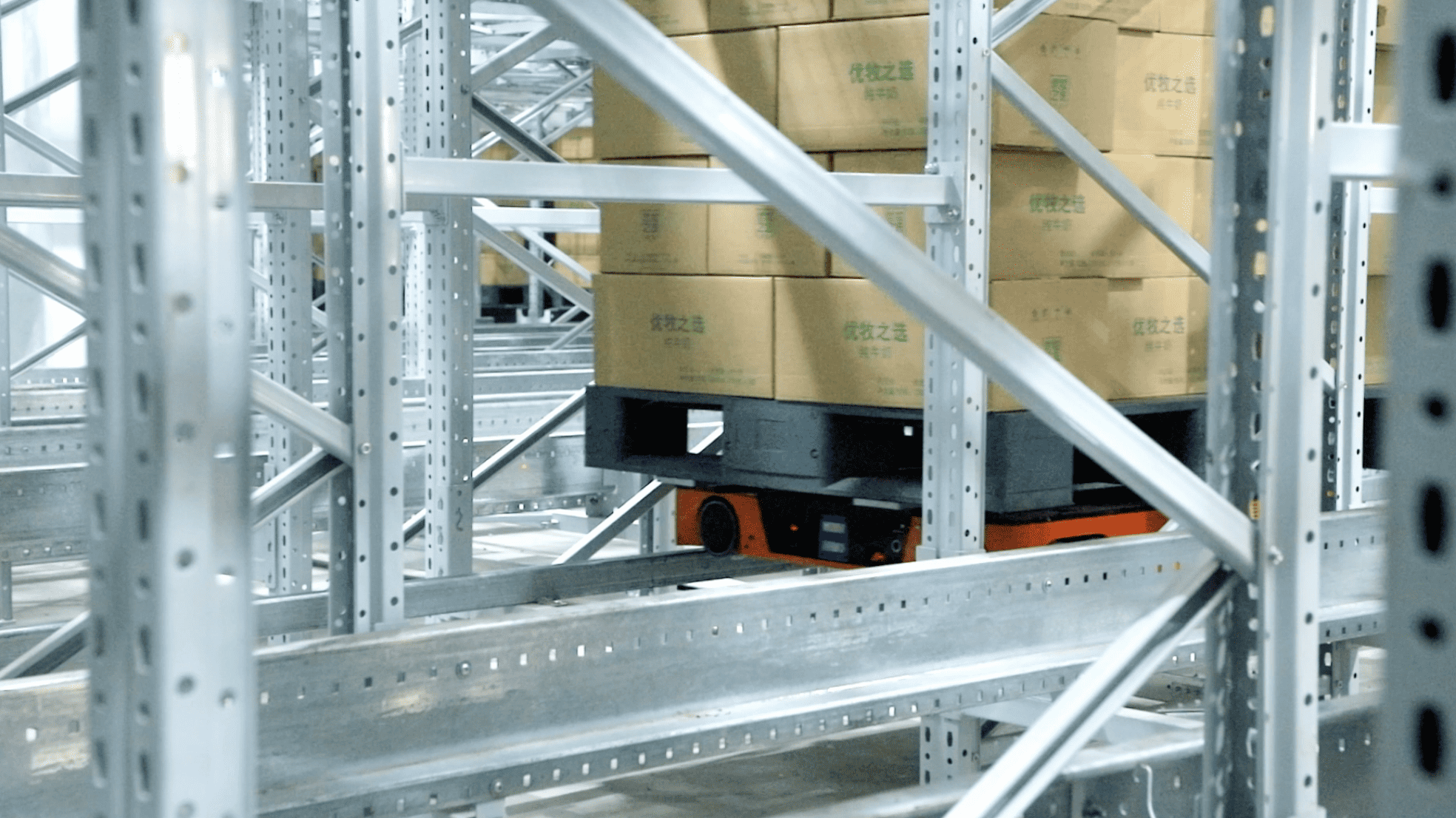Zikoo Robotics R Bot Smart Four Way Pallet Shuttle Food Industry Dairy Giants Shelf To Person3