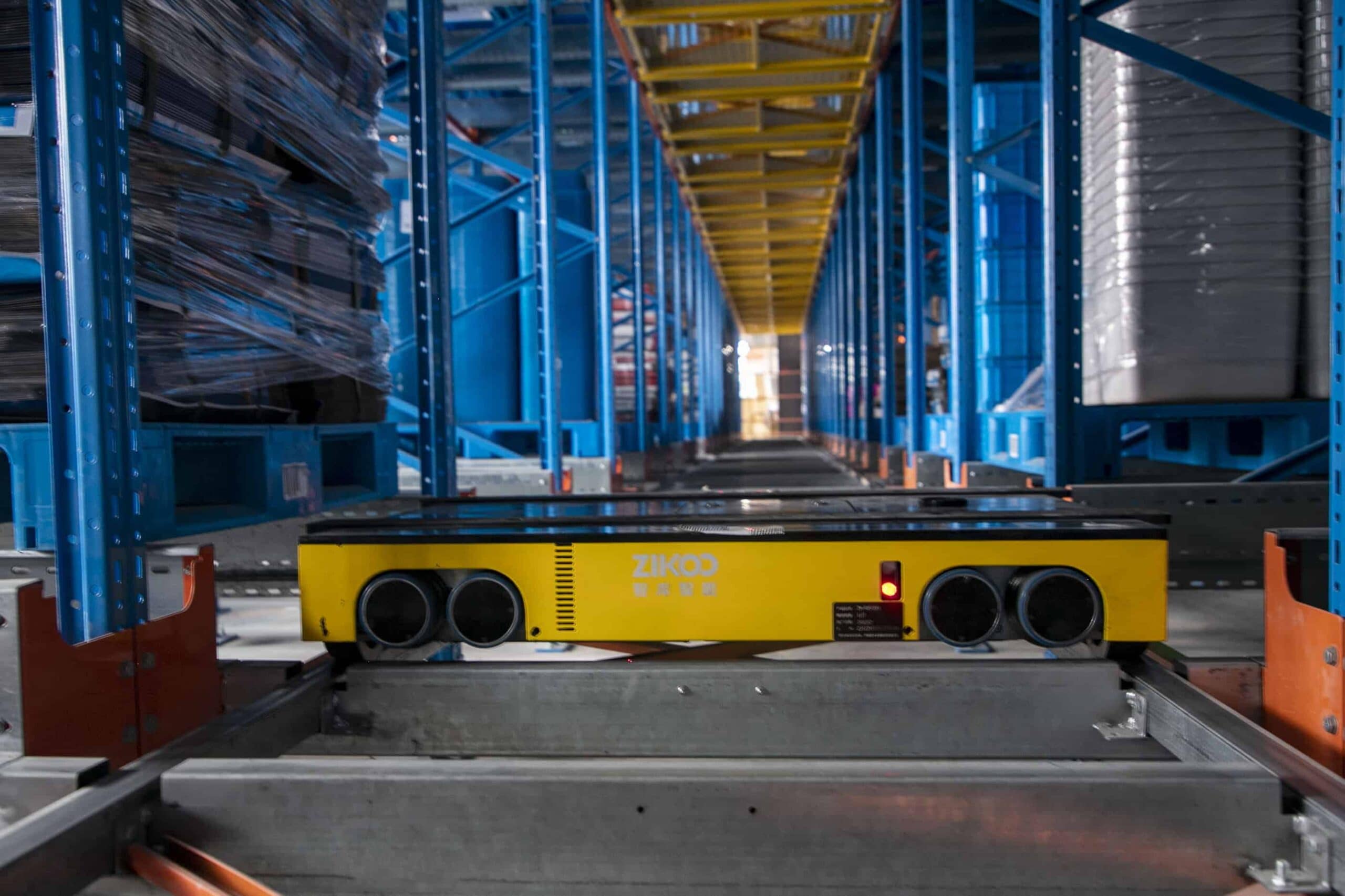 Zikoo Robotics R Bot Smart Four Way Pallet Shuttle Injection Molding Industry Shelf To Person1 Scaled