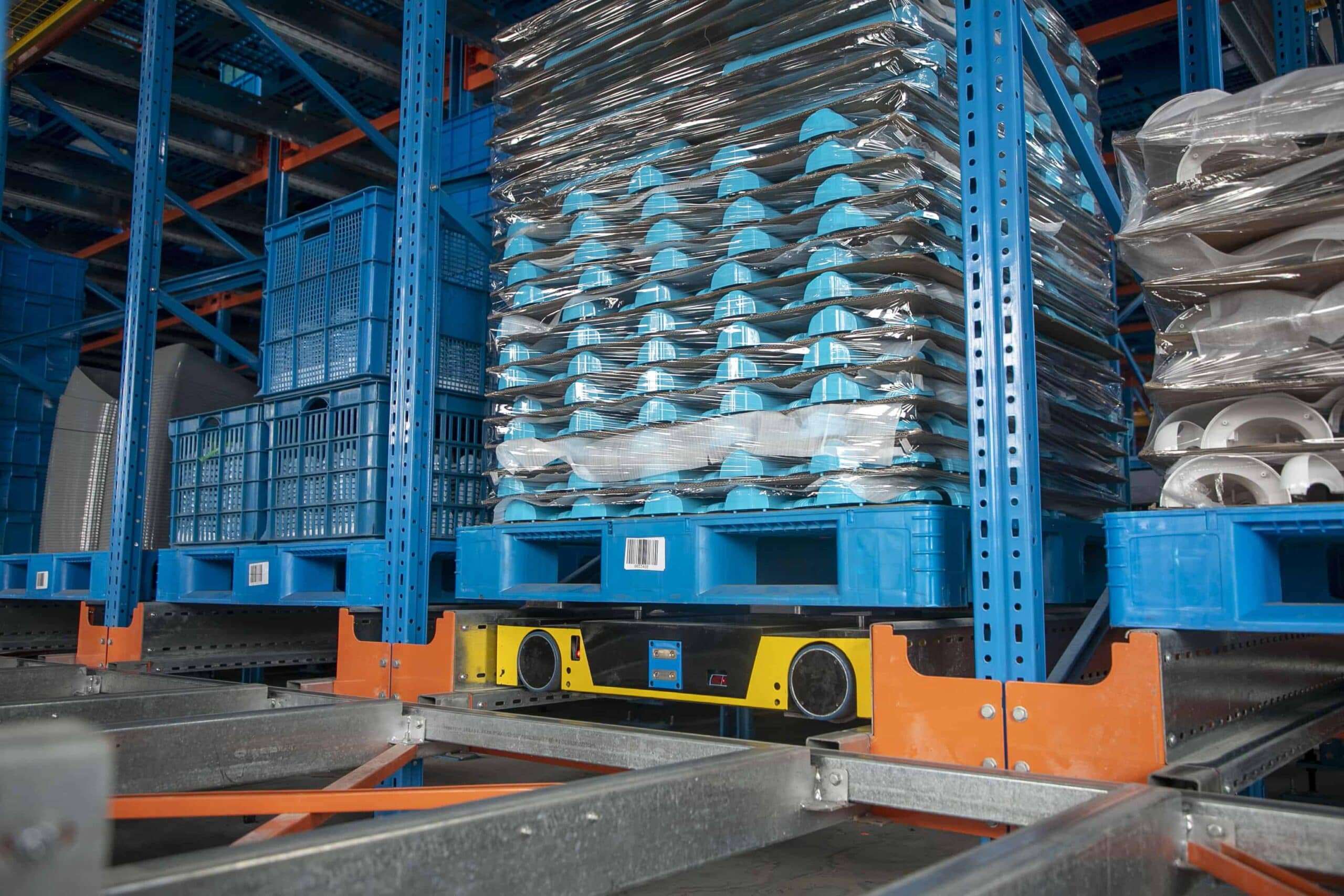 Zikoo Robotics R Bot Smart Four Way Pallet Shuttle Injection Molding Industry Shelf To Person Scaled