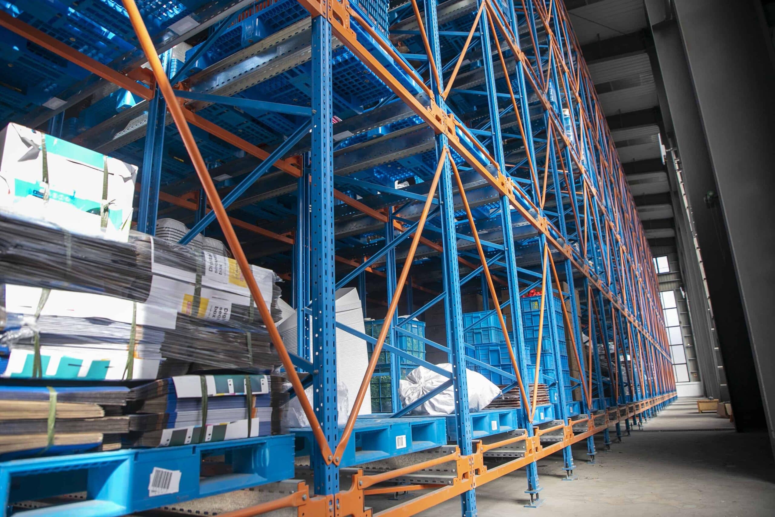 Zikoo Robotics R Bot Smart Four Way Pallet Shuttle Injection Molding Industry Shelf To Person4 Scaled