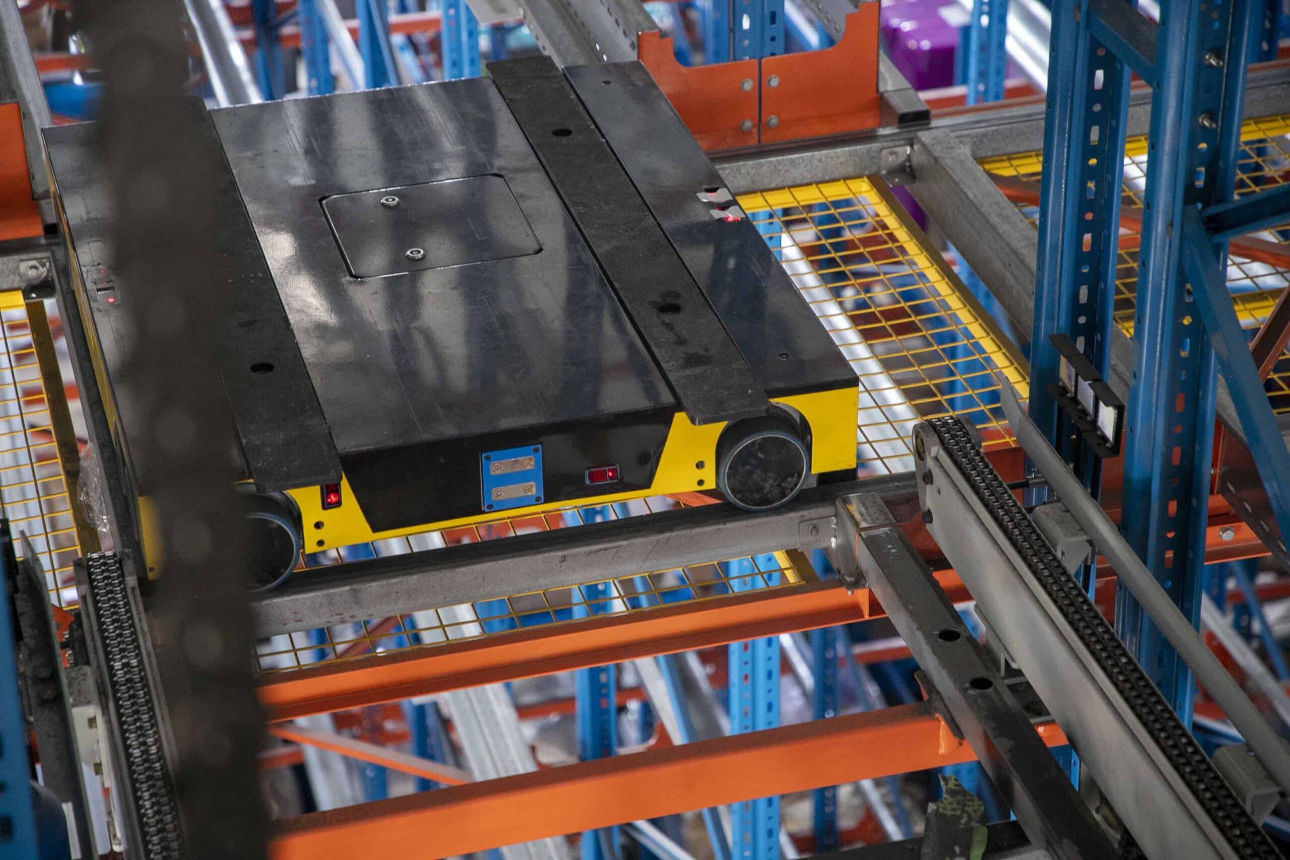 Zikoo Robotics R Bot Smart Four Way Pallet Shuttle Injection Molding Industry Shelf To Person6 Scaled