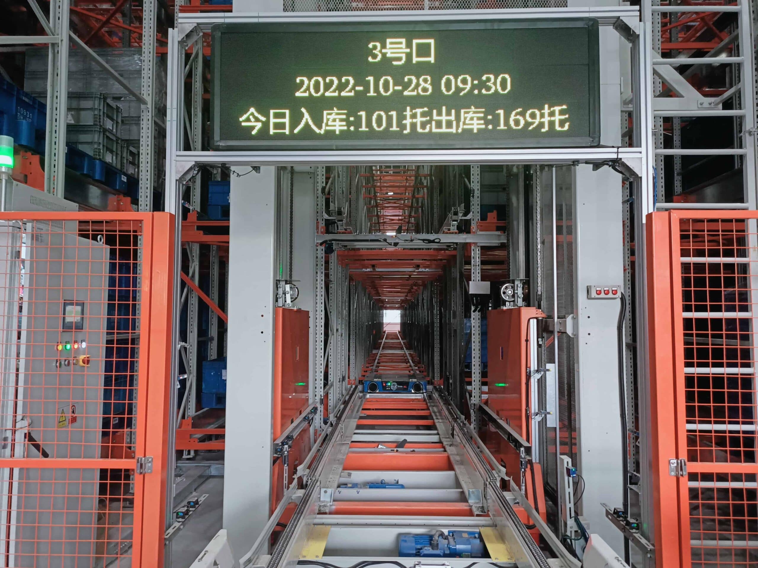 Zikoo Robotics R Bot Smart Four Way Pallet Shuttle Auto Parts Manufacturers Shelf To Person4 Scaled